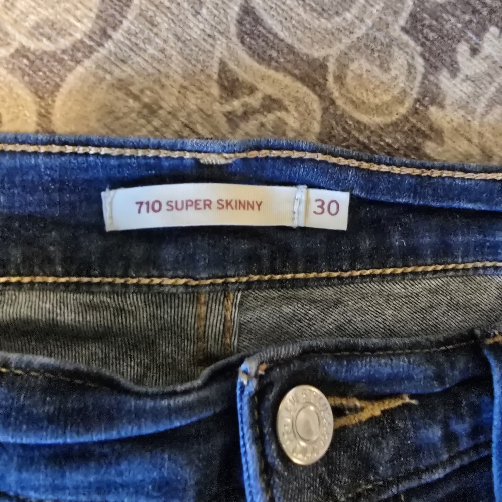 Levi's 710 Dark Blue Women's Skinny Jeans - Picture 2 of 3